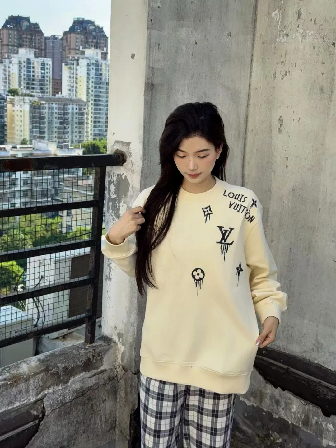 Louis Vuitton/Louis Vuitton 25Fw tassel presbyopic letter embroidered round neck sweatshirt